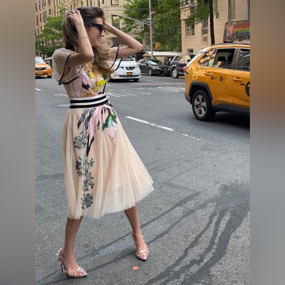 ZCRAVE NYC Boutique ‘Natia’ Midi Dress. Gorgeous and flattering for all shapes.L - Picture 11 of 14